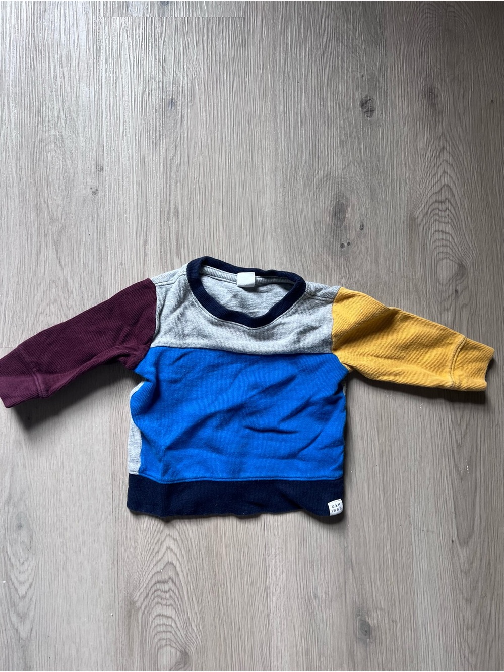 3/$30 🍀 — GAP Colorblock Crewneck Kids Shirt size 12-18m